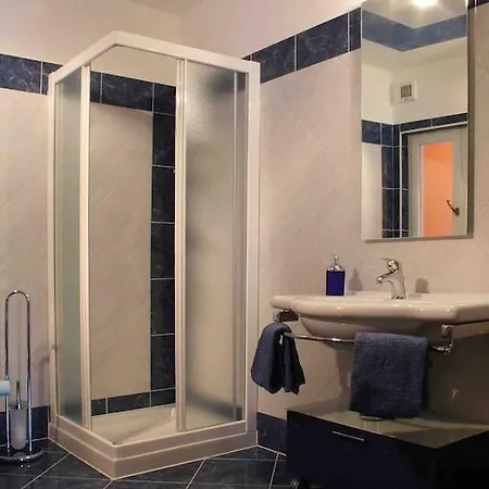 21 Oda ve Kahvaltı Cannobio